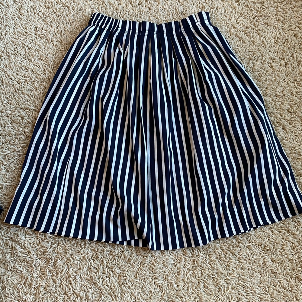 Midi front pleated skirt